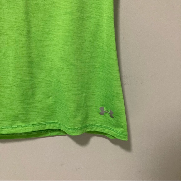 Small Womens Under Armour Tee - Picture 2 of 5